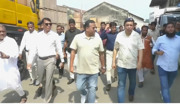 বাণিজ্য গতিশীল করতে বেনাপোল বন্দর পরিদর্শনে নৌপরিবহন মন্ত্রী Imeges 10000 02