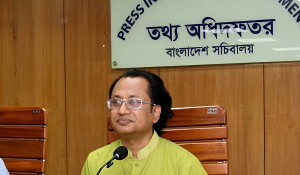দু-একটা ককটেল ফুটিয়ে সরকারের কিছু করা যাবে না: তথ্য উপদেষ্টা Imeges 10000 02