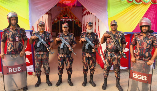 যশোর,চুয়াডাঙ্গা ও ঝিনাইদ সীমান্তের পূজামণ্ডপের নিরাপত্তা জোরদার বিজিবি’র Imeges 10000 02